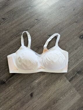 Honeylove White Wireless Soft-Cup Bra with Beige Trim